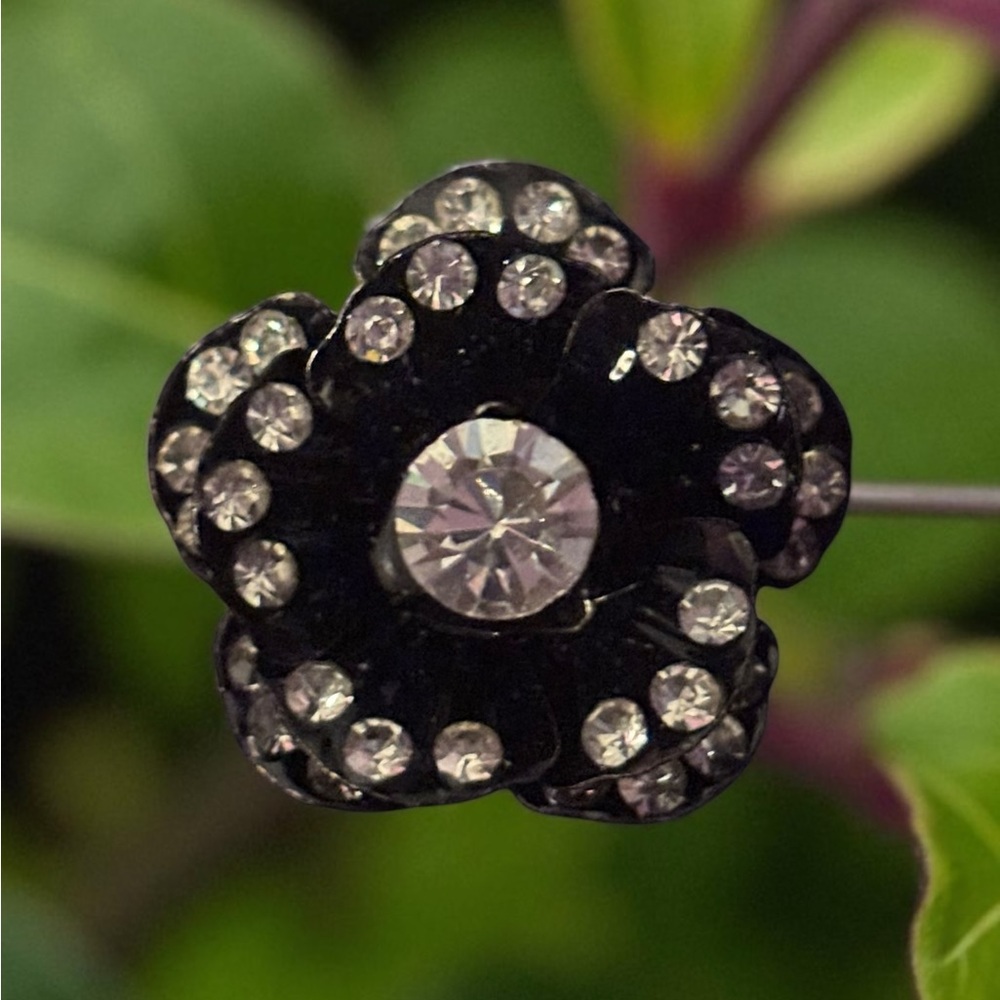 Elegant Black and Silver Floral Jewelry‎ Piece-adjustable